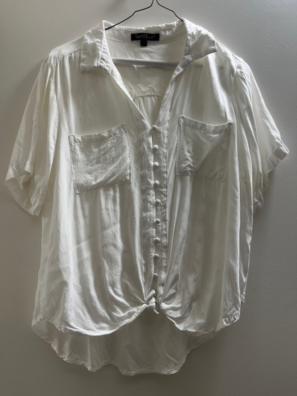 Velvet Heart White Short-Sleeve Button-Front Tie-Hem Shirt